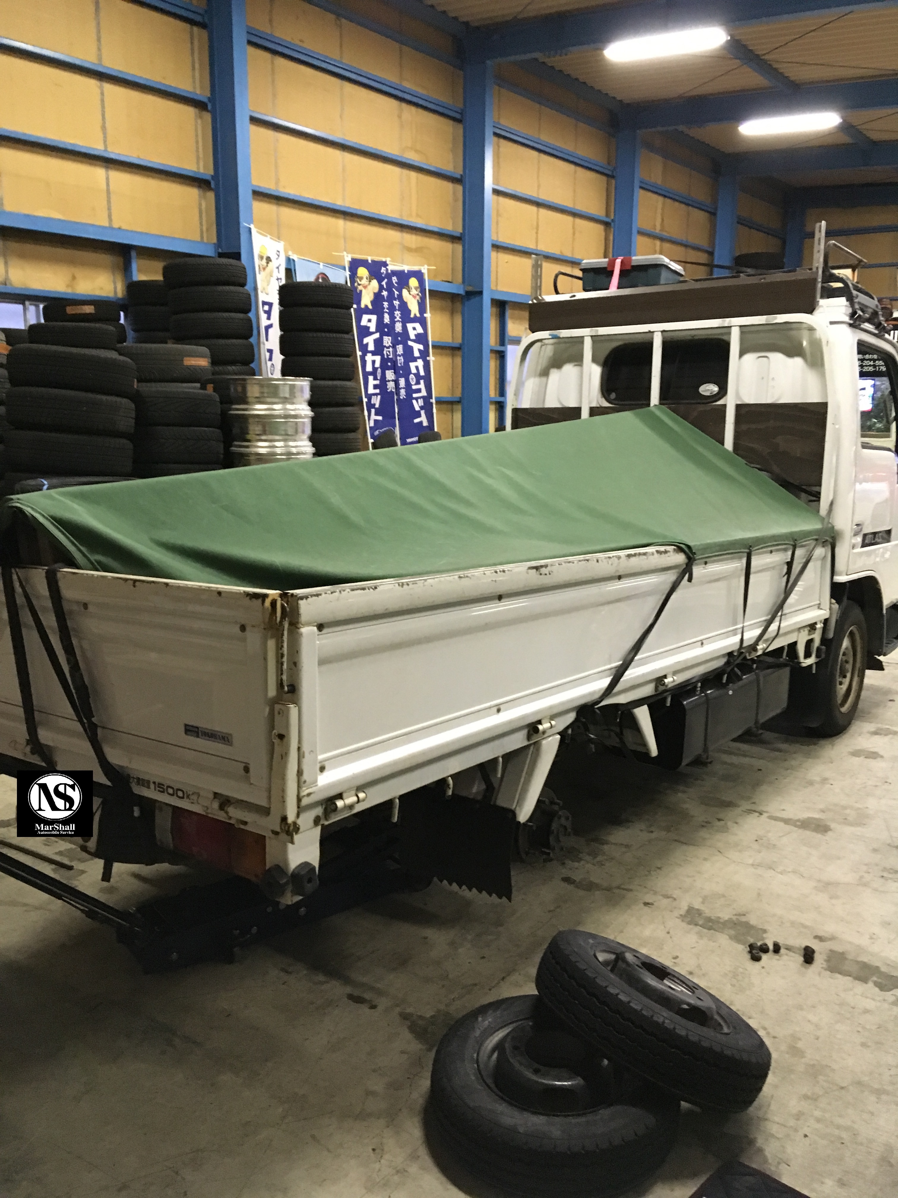 車 日産アトラス スペアタイヤリフト