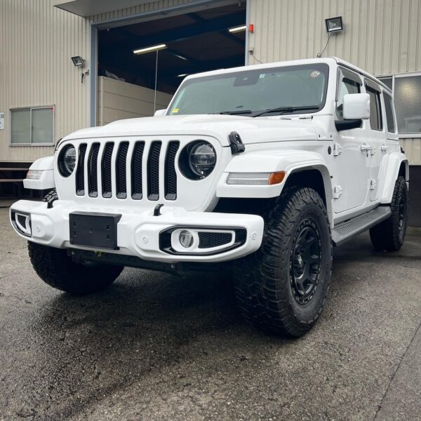 「ジープ ラングラー アンリミテッドサハラ」カスタム塗装／北米ハイオルティテュード仕様　