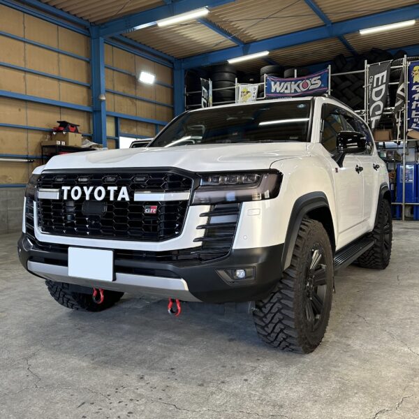 「トヨタ ランドクルーザー300」牽引フック・Dリング取付