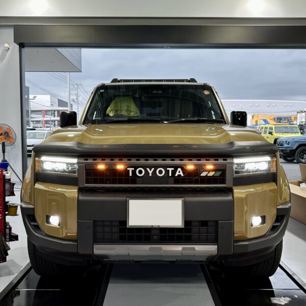 「トヨタ ランド クルーザー 250」グリルマーカー取付
