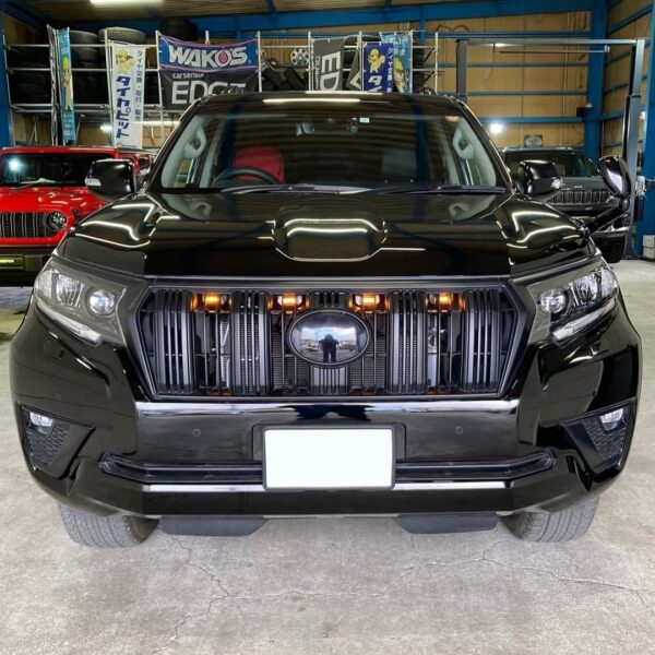 「トヨタ ランドクルーザー プラド」グリルマーカー取付