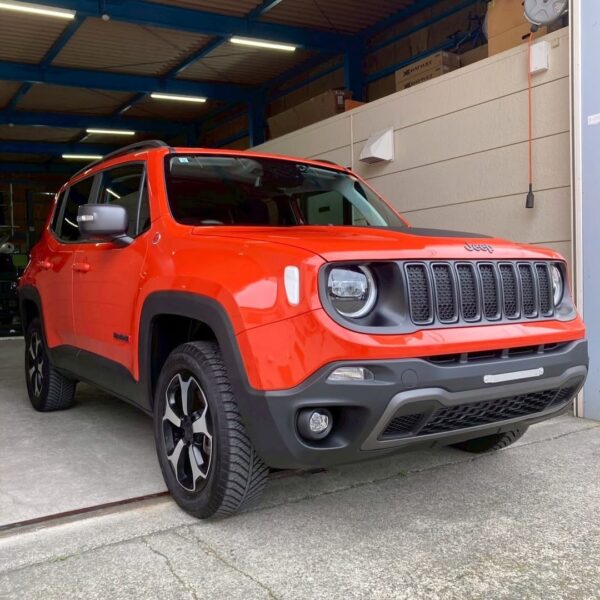 「ジープ レネゲード」ドライブレコーダー取付／ボディガラスコーティング施工