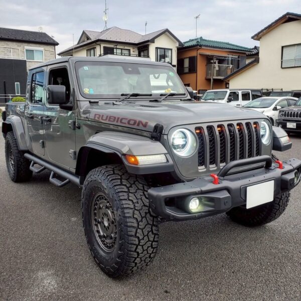 「ジープ グラディエーター」グリルマーカー取付／タイヤ＆ホイール交換etc