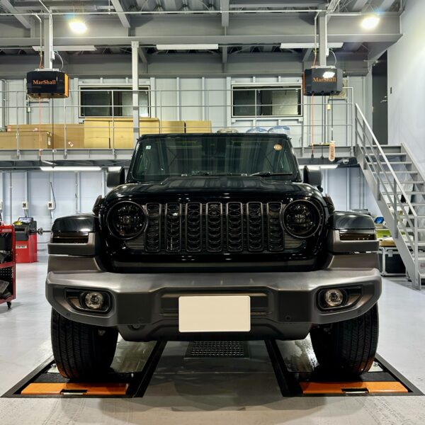 「ジープ JL ラングラー」レンズ類 スモーク加工