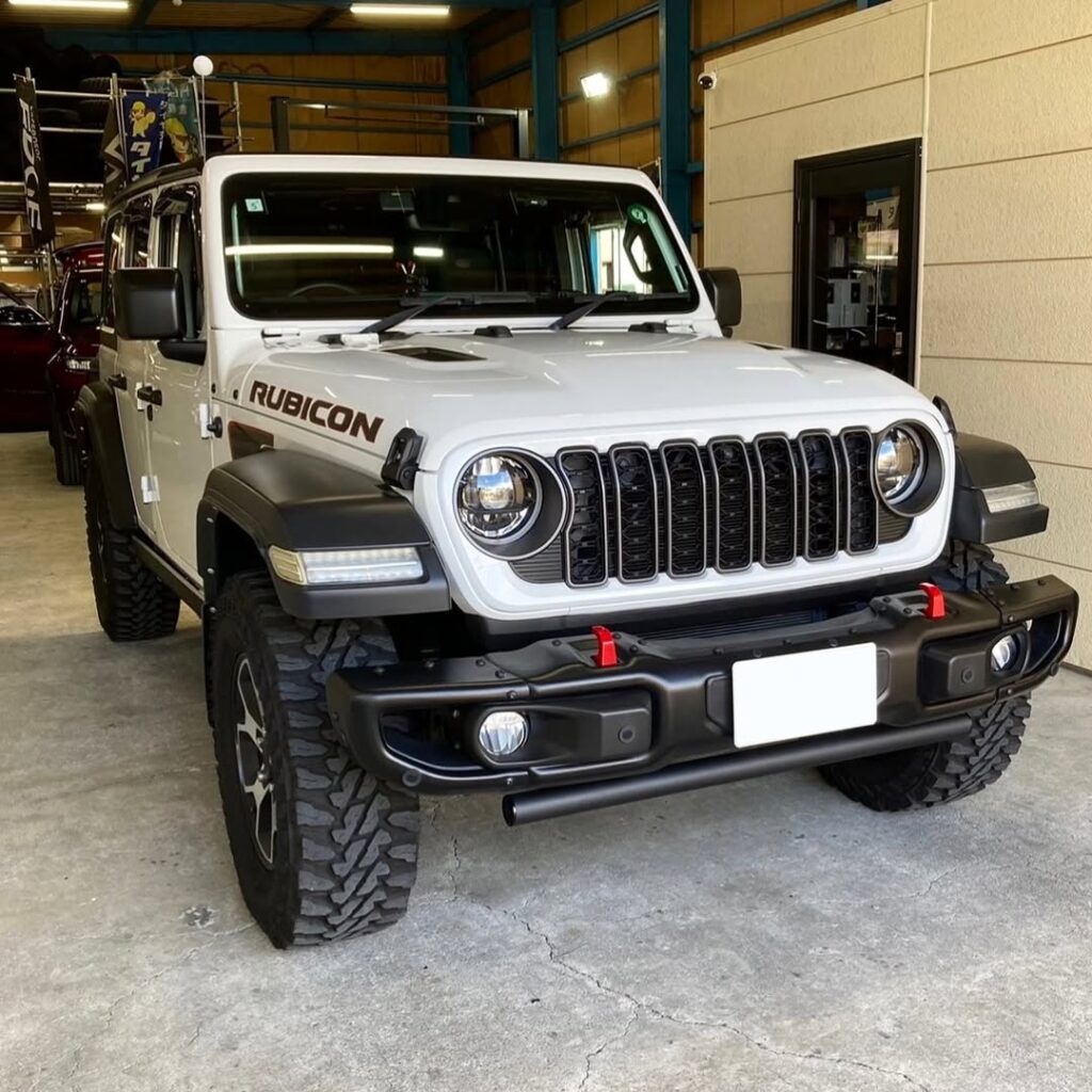 「ジープ JL ラングラー」フロントバンパーのボルト交換