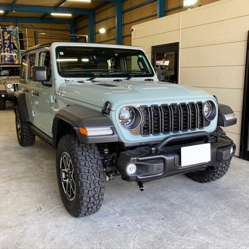 「ジープ JL ラングラー」電動サイドステップ取付/ドラレコ…