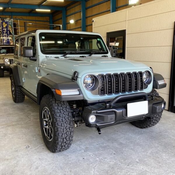 「ジープ JL ラングラー」電動サイドステップ取付／ドラレコ取付etc