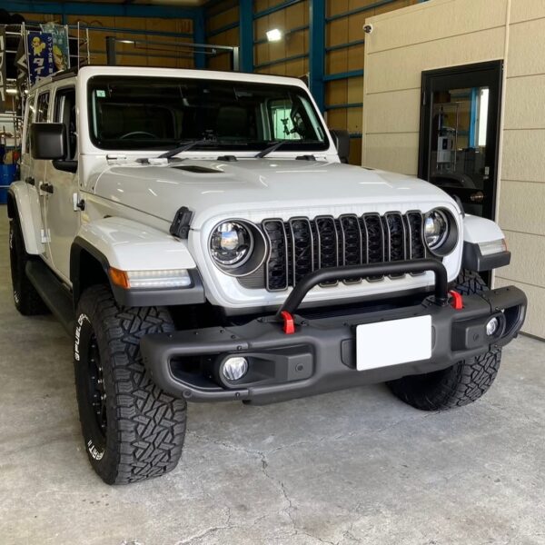 「ジープ JL ラングラー」フロントバンパー交換／リアヒッチメンバー取付