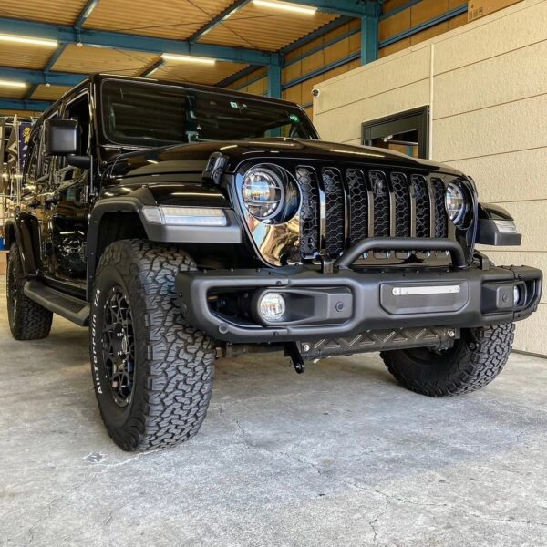 「ジープ JL ラングラー」フロントバンパー＆サイドマーカー交換