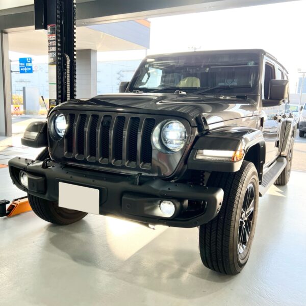 「ジープ JL ラングラー」フロントバンパー交換