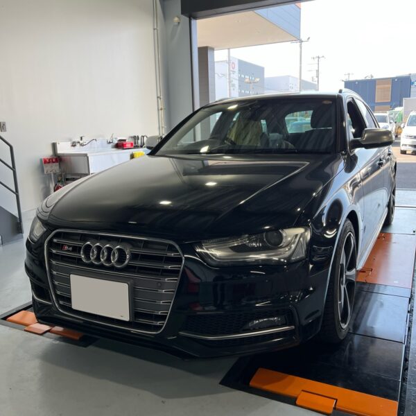 「アウディ S4」ブレーキパッド&ディスクローター交換
