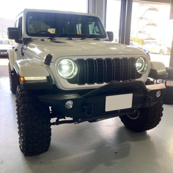 「ジープ JL ラングラー」イカリング付きLEDヘッドライト交換