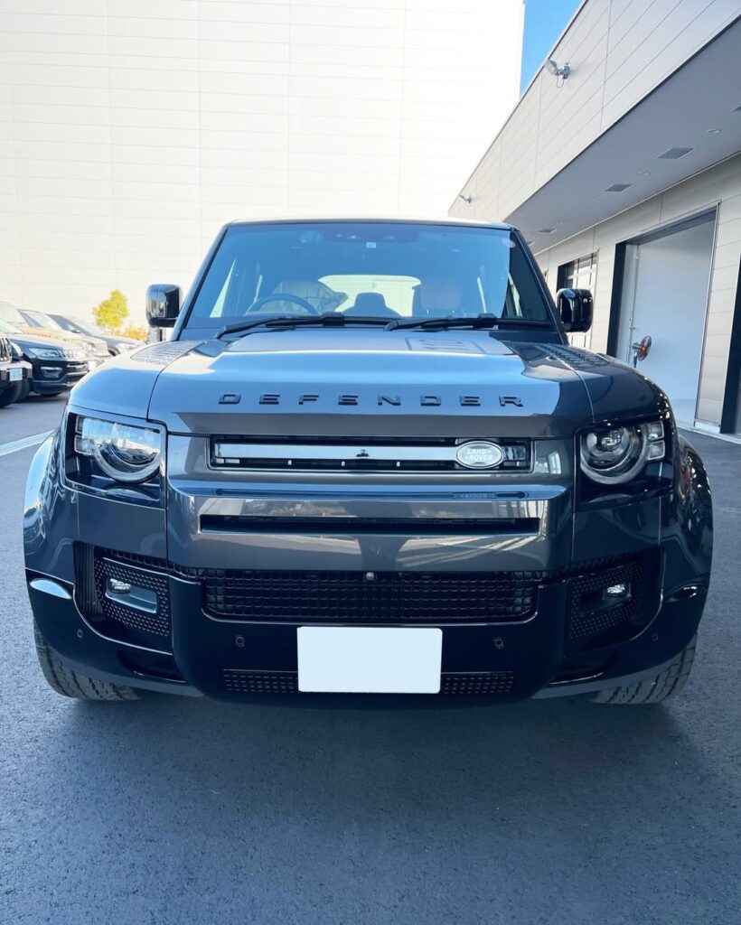 「ランドローバー ディフェンダー110」ピアノブラック塗装