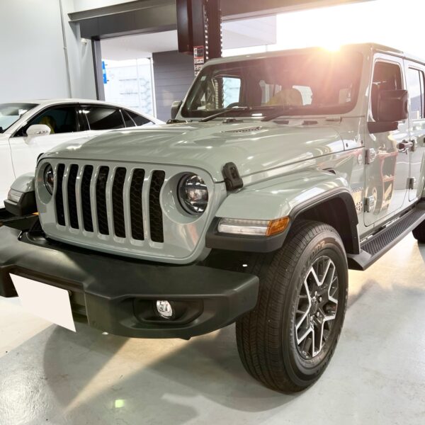 「ジープ JL ラングラー」デジタルインナーミラー取付