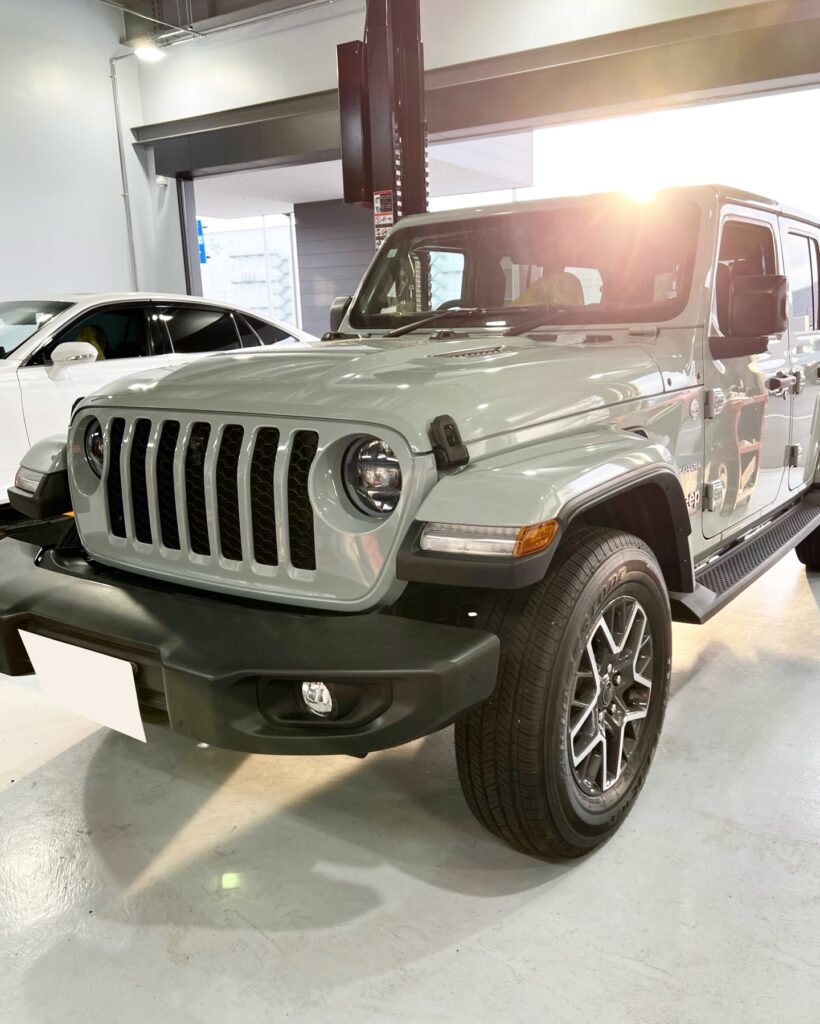 「ジープ JL ラングラー」デジタルインナーミラー取付