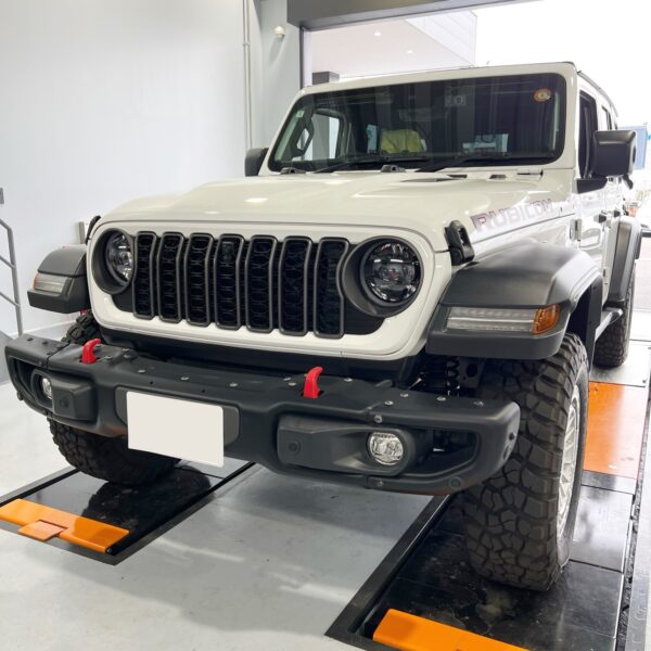 「ジープ JL ラングラー」エンジンオイル&フィルター交換／エンジンオイルフラッシング