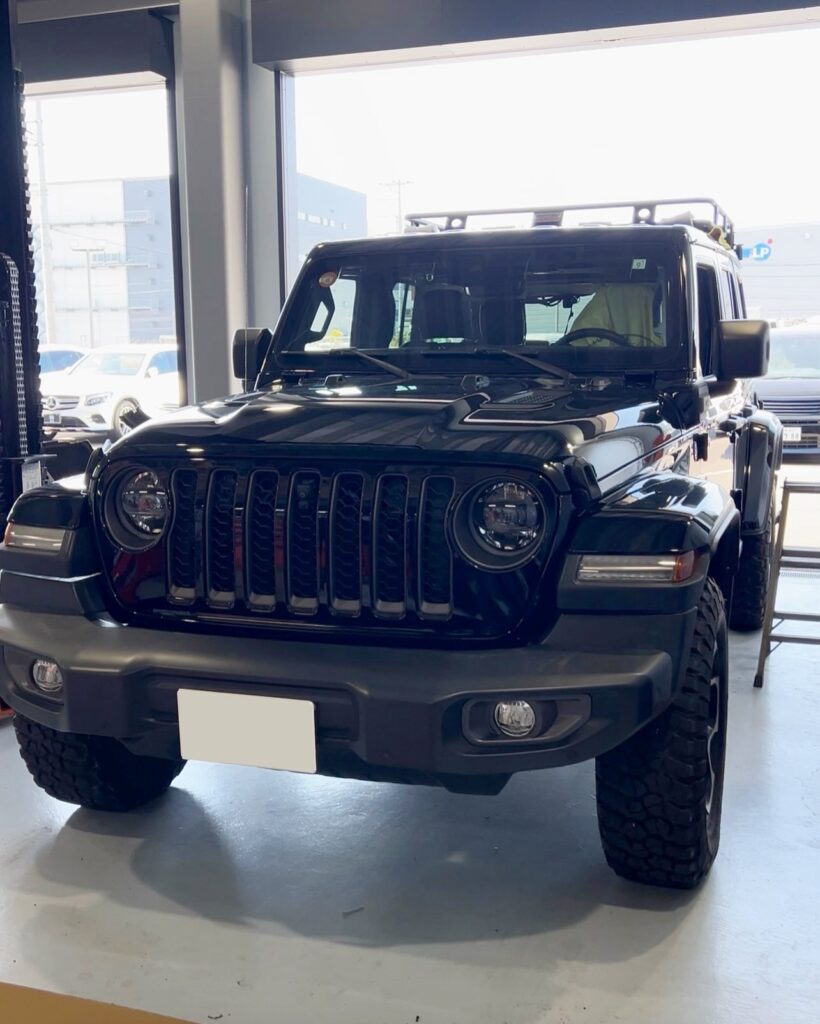 「ジープ ラングラー 4xe」ルーフラック取付