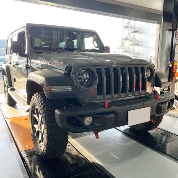 「ジープ JL ラングラー」フロントバンパー交換