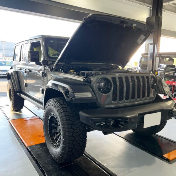 「ジープ JL ラングラー」バッテリー交換 シングル化