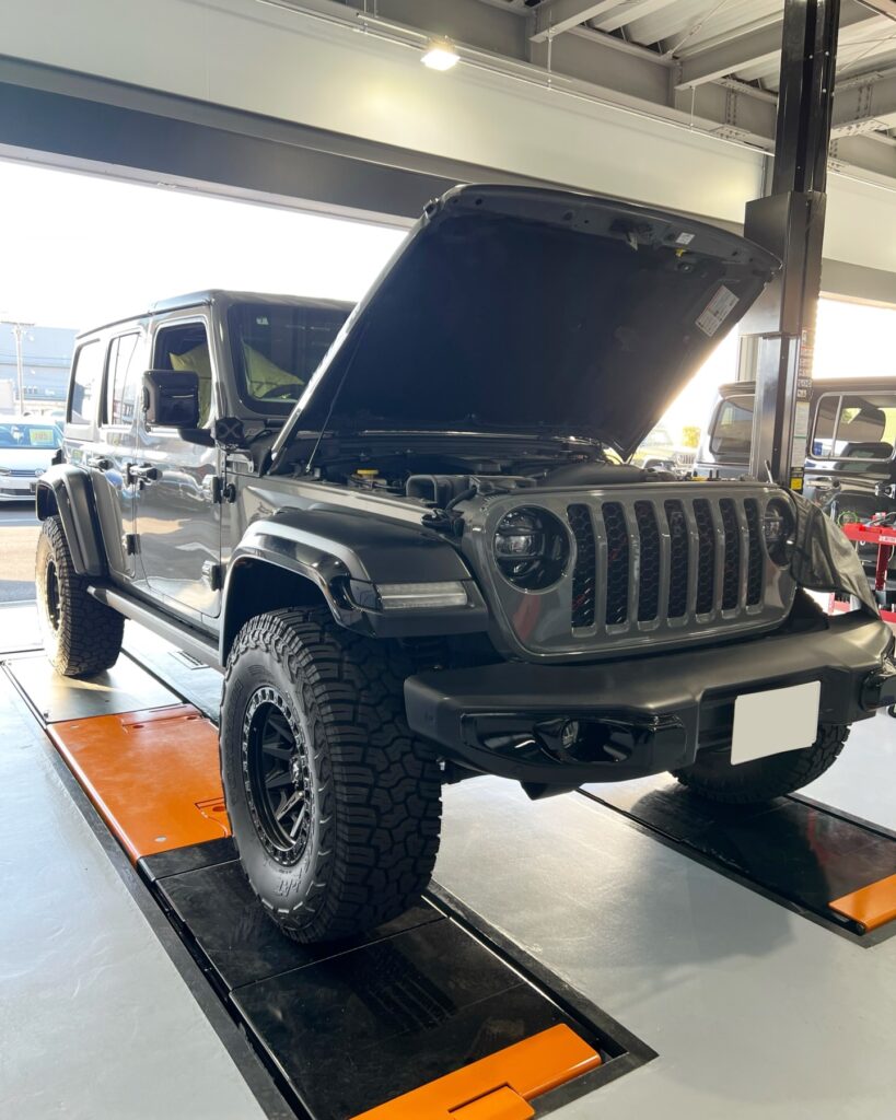 「ジープ JL ラングラー」バッテリー交換 シングル化