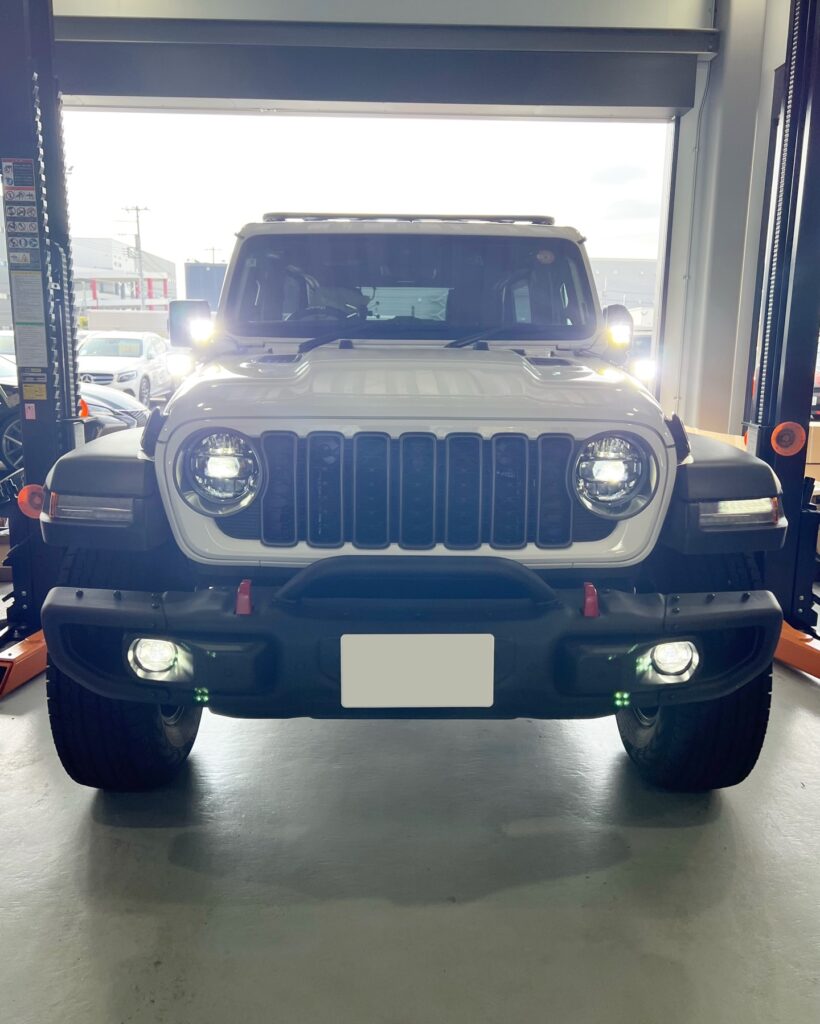 「ジープ JL ラングラー」ワークライト取付