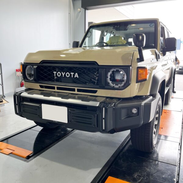 「トヨタ ランドクルーザー 70」カーナビ取付