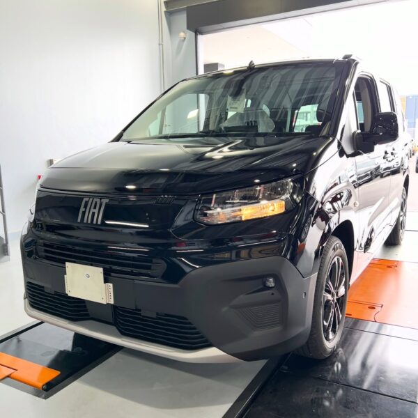 「フィアット ドブロ」ETC＆ドラレコ前後取付／ボディガラスコーティング施工