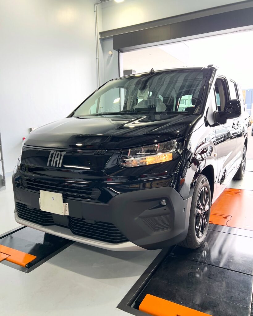 「フィアット ドブロ」ETC&ドラレコ前後取付/ボディガラス…