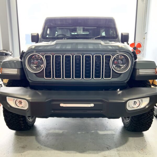 「ジープ JL ラングラー」ドアハンドルカバー取付／テールランプカバー取付etc