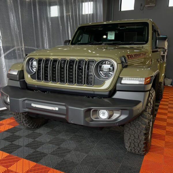 「ジープ JL ラングラー」リアバンパー交換／サイドバイザー取付etc