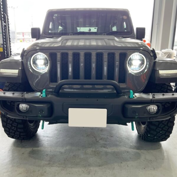 「ジープ JL ラングラー」イカリング付きLEDヘッドライト取付
