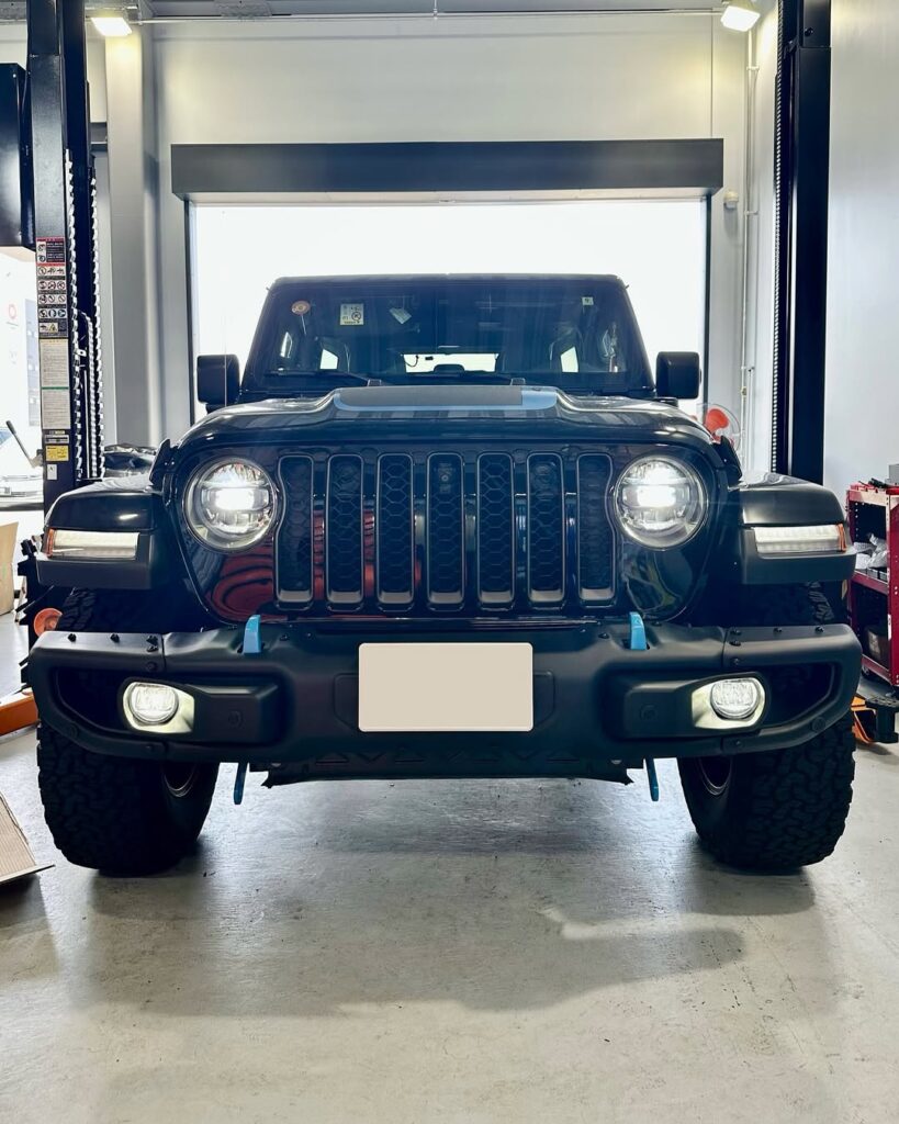 「ジープ JL ラングラー」アルミフロントバンパー交換／フロ&hellip;