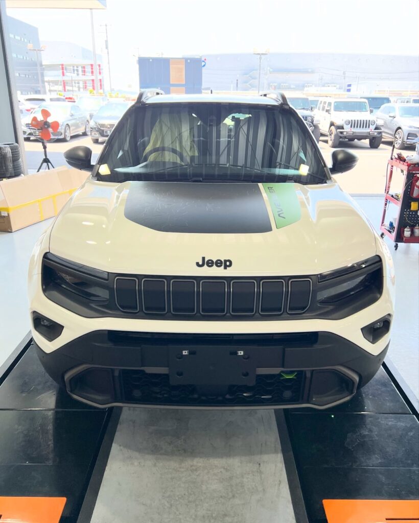 「ジープ アベンジャー 4xe ハイブリット」デジタルインナ…