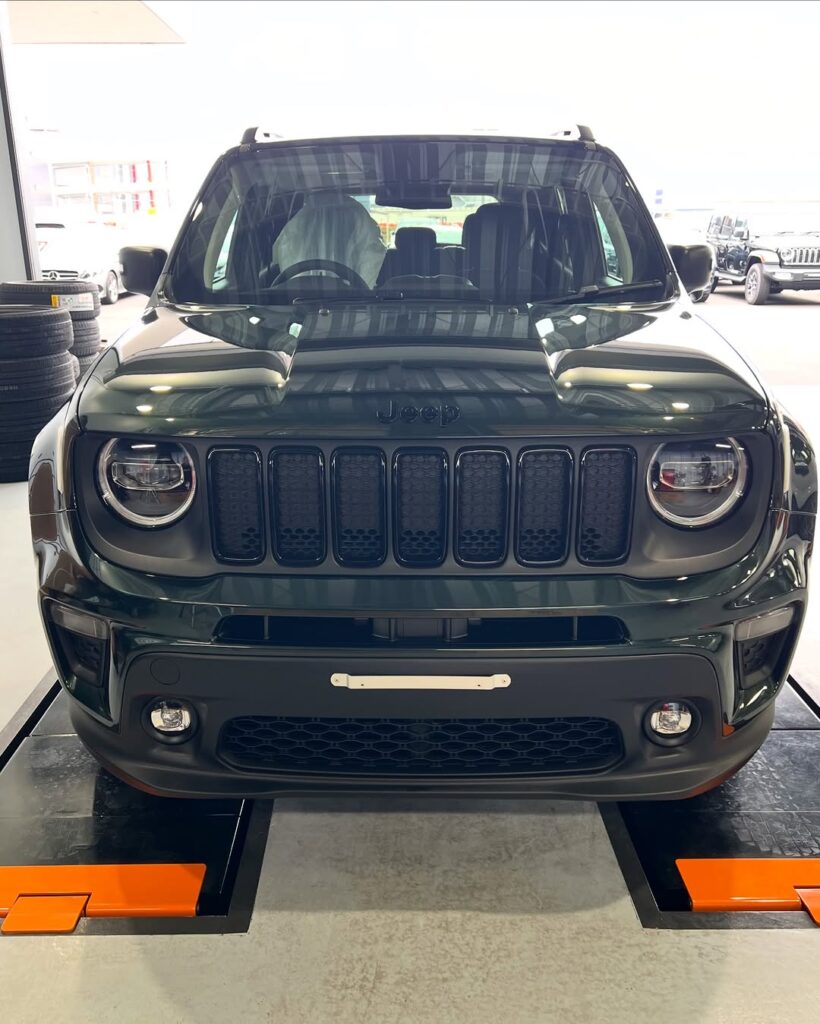 「ジープ レネゲード」Jeep純正ディスプレイ型ドラレコ前後…