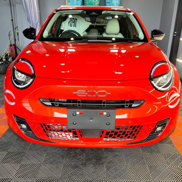 「フィアット 600 Hybrid」ボディガラスコーティング施工