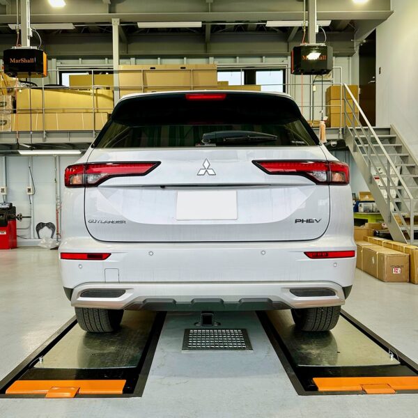 「三菱 アウトランダー PHEV」ヒッチメンバー取付