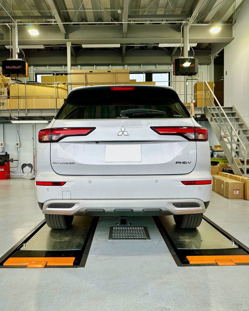 「三菱 アウトランダー PHEV」ヒッチメンバー取付