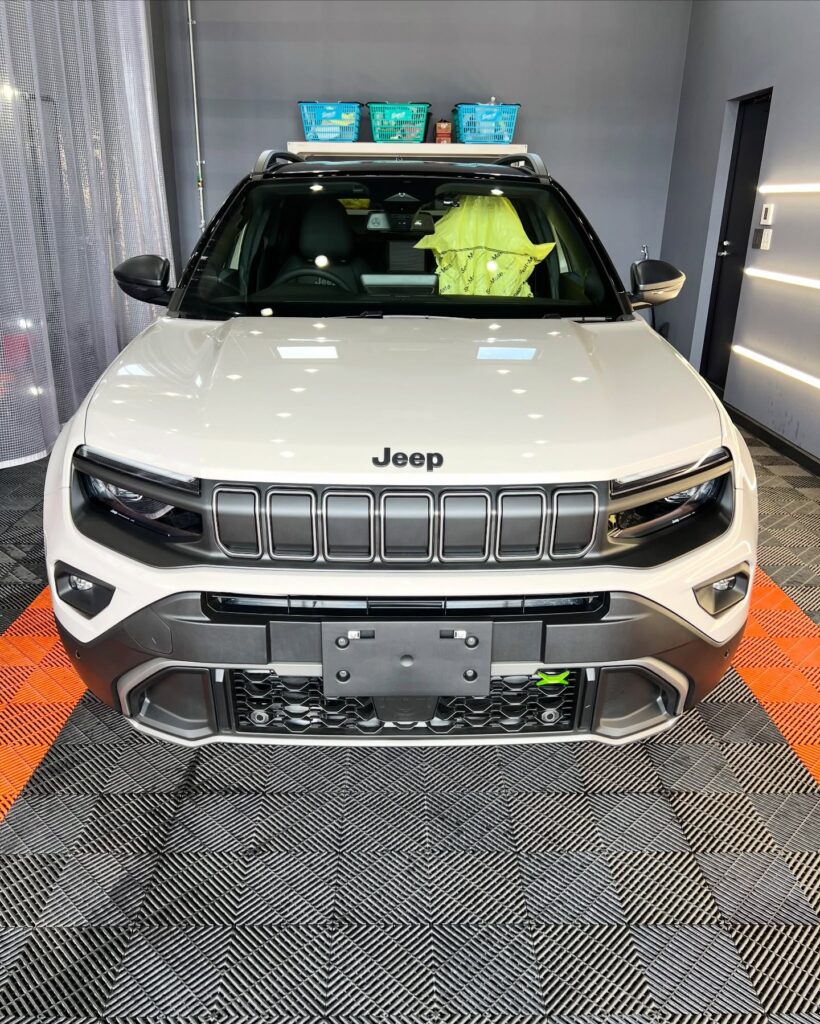 「ジープ アベンジャー 4xe Hybrid Stone」デ&hellip;