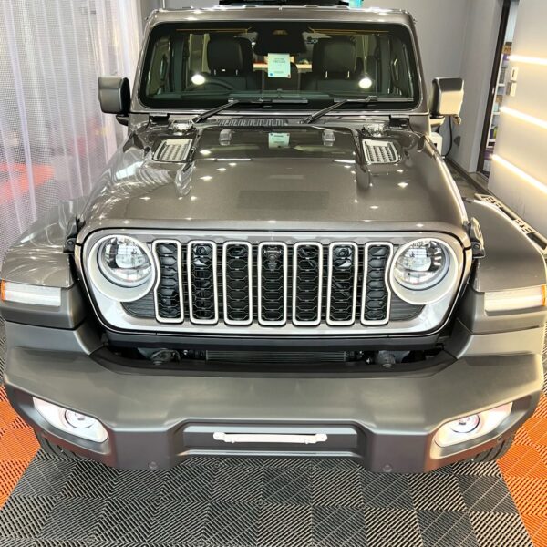 「ジープ JL ラングラー」Jeep純正ディスプレイ型ドラレコ取付etc